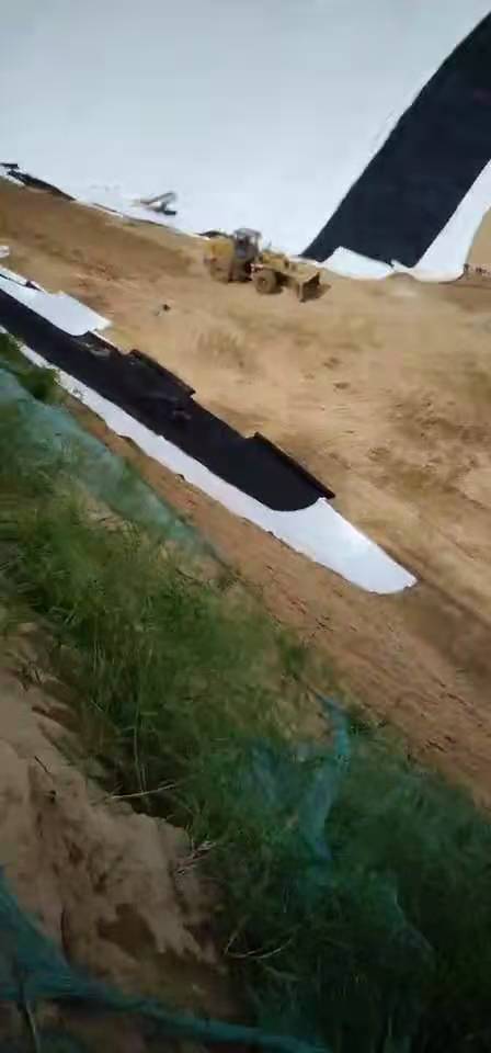 固廢填埋場防滲膜鋪設、焊接、填埋。